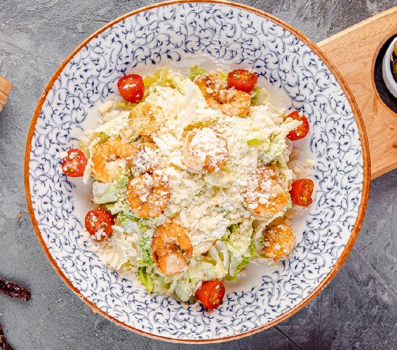 Sezar salatı krevet ilə