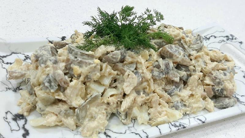 Göbələk salatı