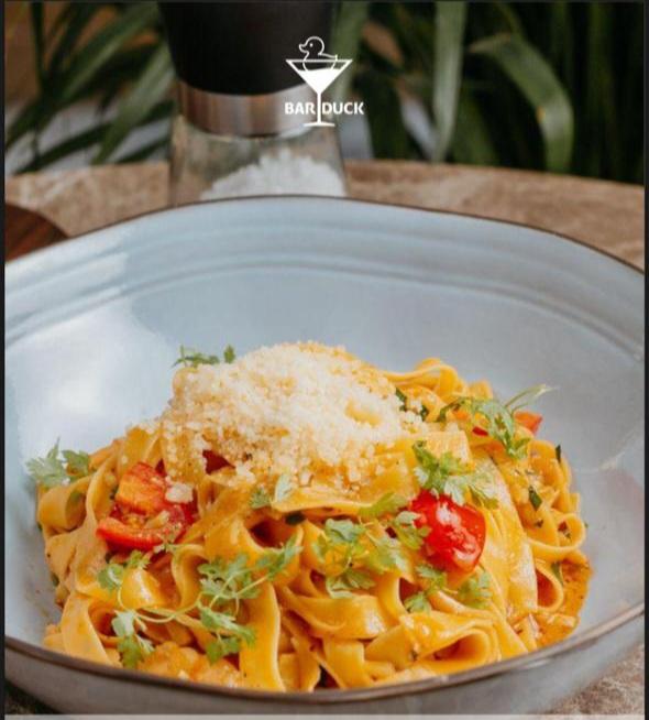 Tom - yam sous ilə fettuçini