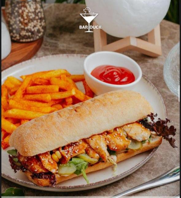 Toyuqdan teriyaki sendviçi