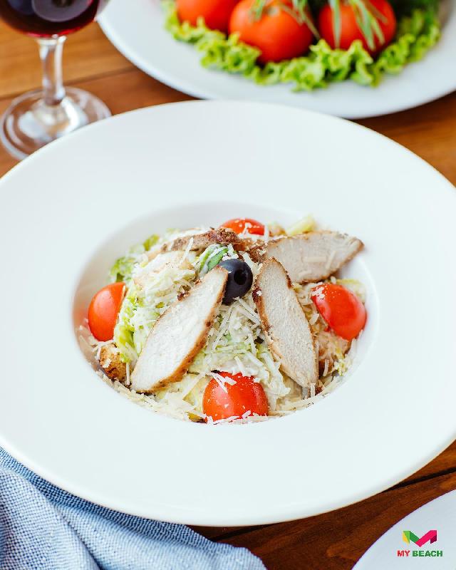 Sezar Salatı toyuq 