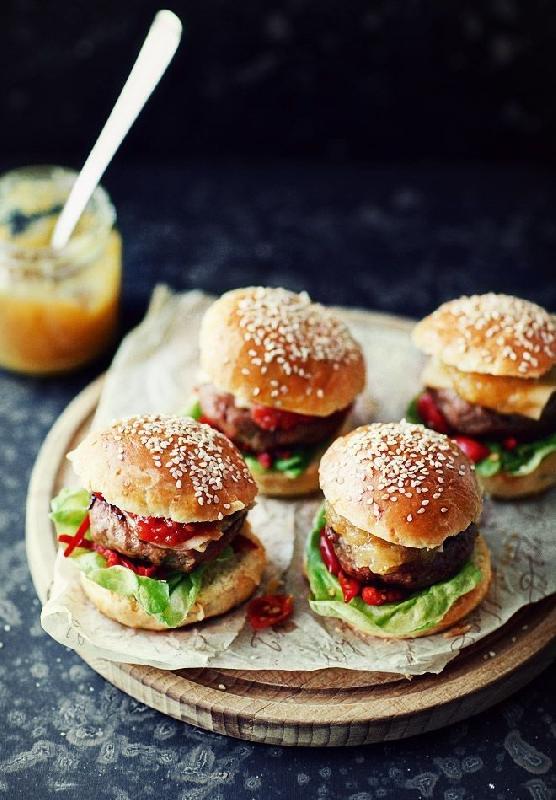 Dana ətindən özəl burger mini