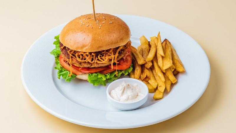 Xırçıltılı toyuq burger mini