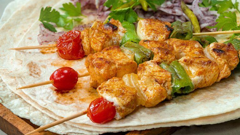 Toyuq filesi közdə