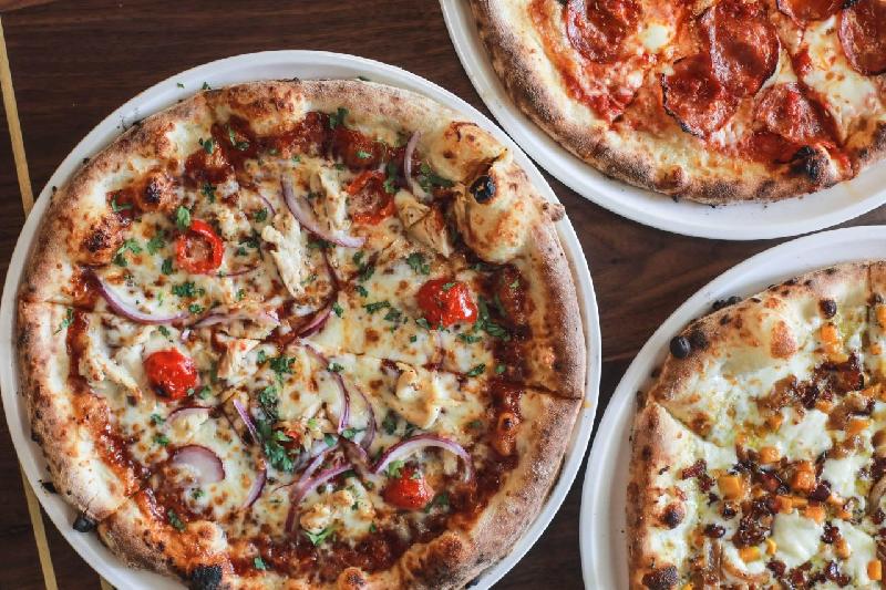 Salami pizza özəl