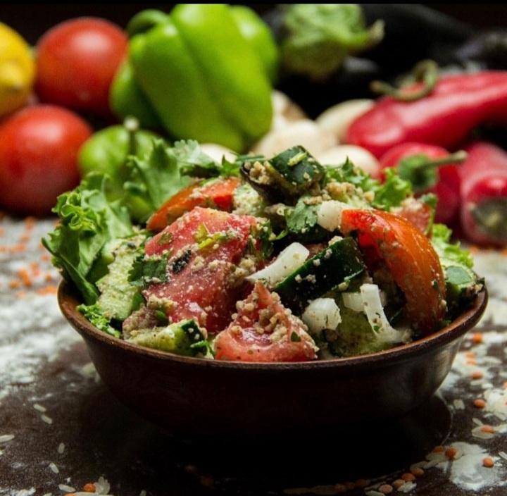 Gürcüsayağı təzə salat 