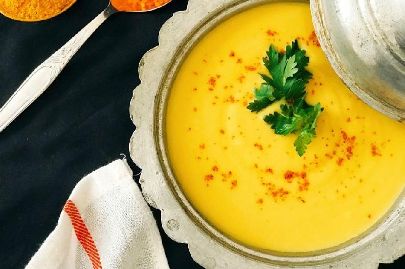 Süzmə mərcimək şorbası