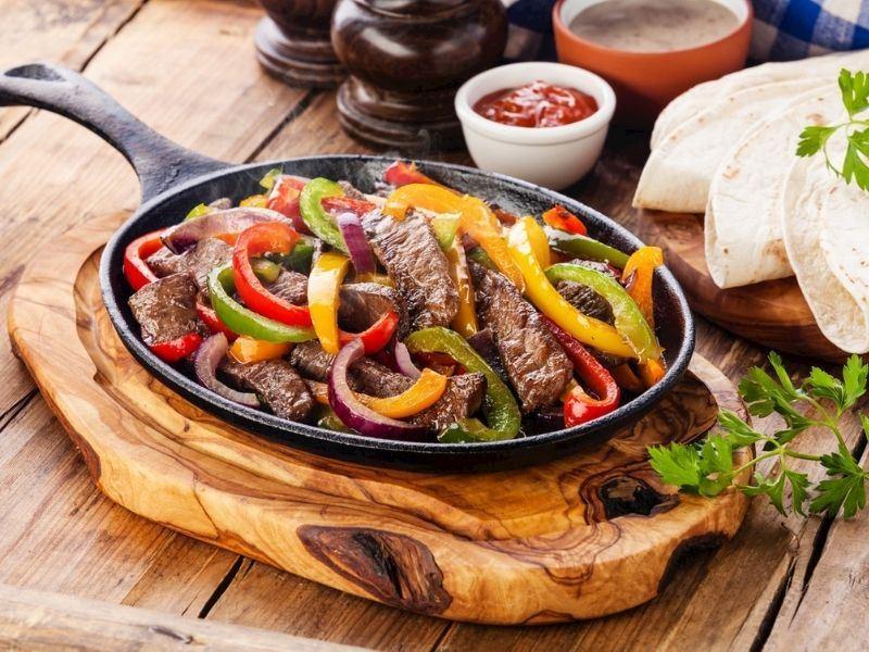 Ətli fajita salatı