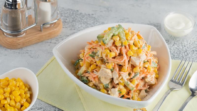 Toyuq salatı