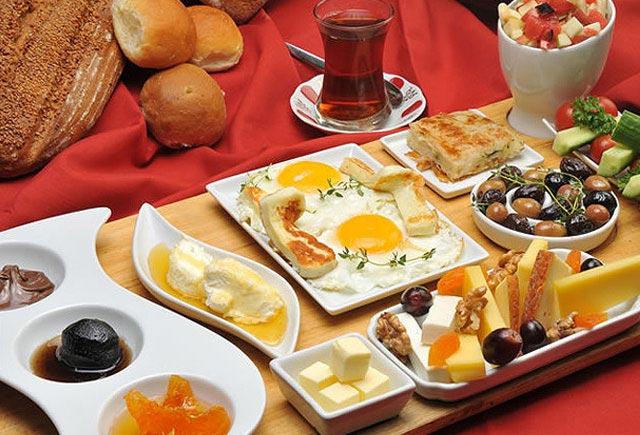 Səhər yeməyi Türk sayağı bir nəfər üçün