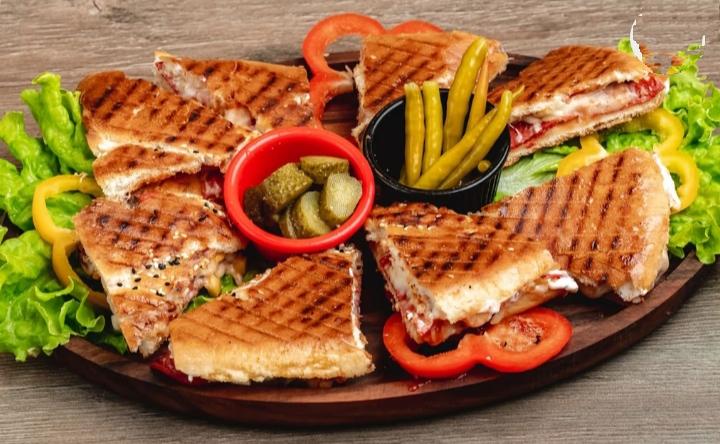 Təndir çörəyində yumurta qiyməli
