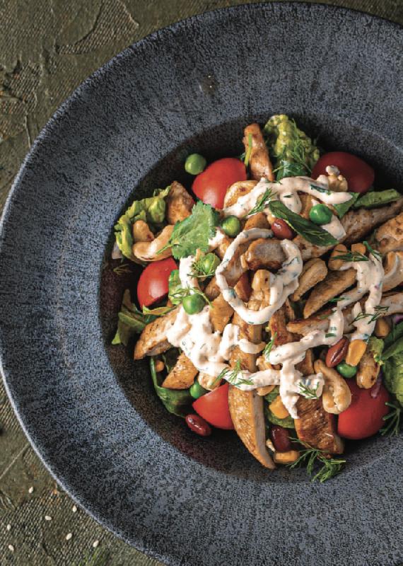 Kaju fıstıqlı toyuq salatı