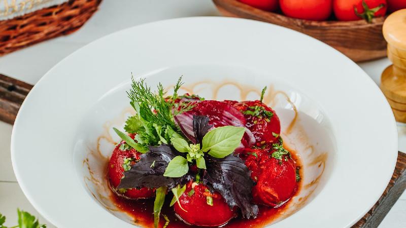 Tomato salad with cranberry sauce