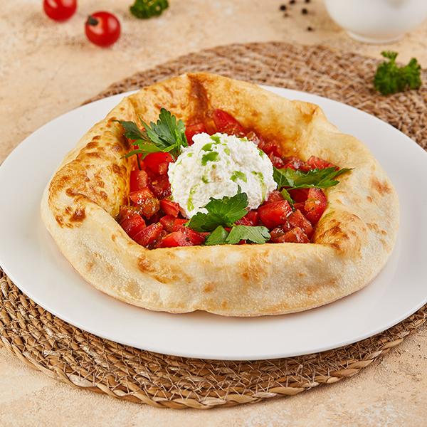 Pita motsarella baffalo və pomidor ilə