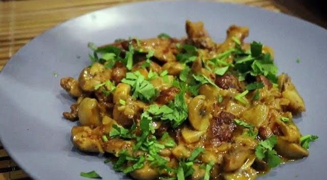 Toyuq Stroganof