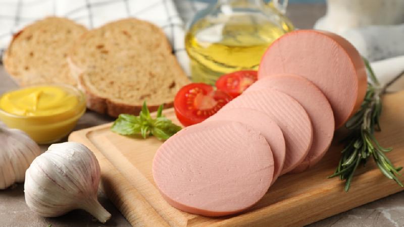 Toyuq kolbasa