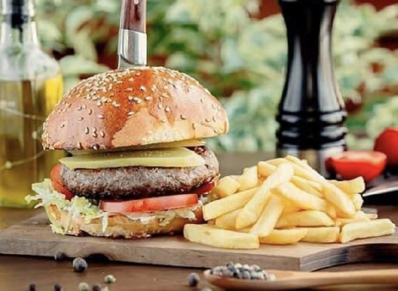 Qəssab Bəy Special Acılı Burger + kartof fri+ ayran