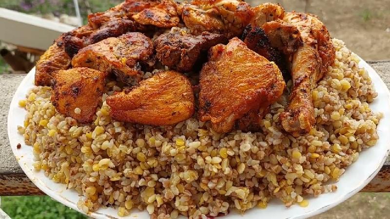 Buckwheat with chicken sauce 