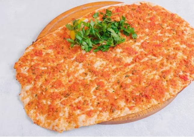 Orta toyuq lahmacun 