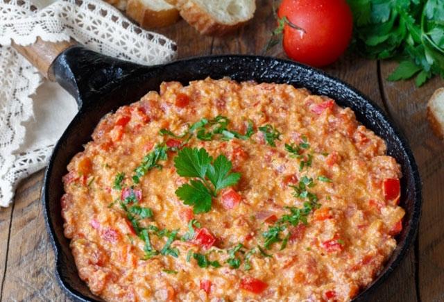 Qıymalı Pamidor Yumurta