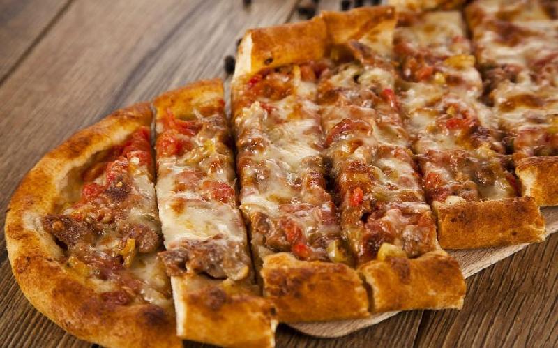 Kuşbaşılı kaşarlı pide