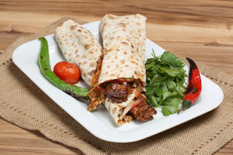 Lahmacun dürüm (kebap)