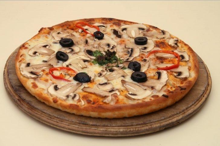 Mantarlı pizza 