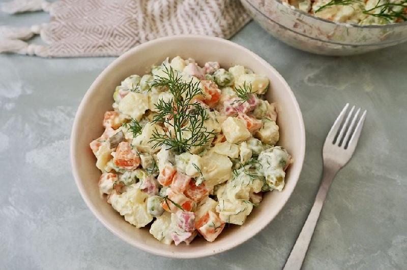Rus salatası 