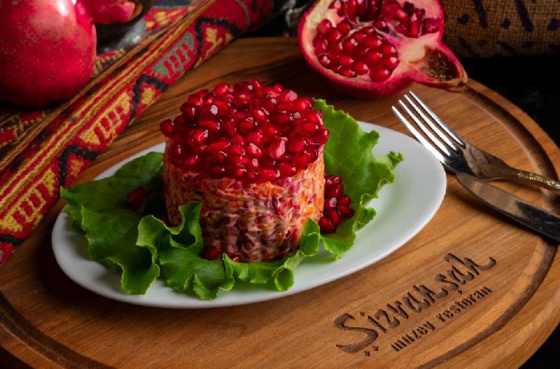 «Nar bilərzik» salatı   