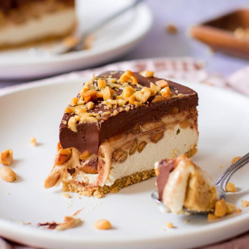 Snickers ice cheesecake 