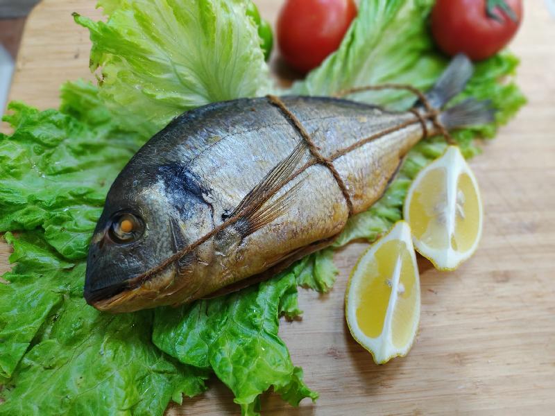 Dorado balığı hisə verilmiş 
