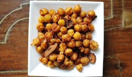Noxud qızardılmış suxarıda 
