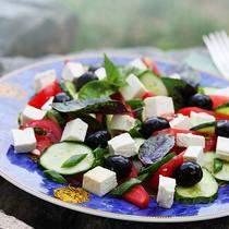Çoban salatı pendirli