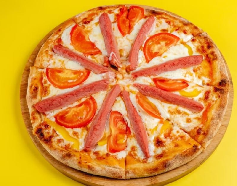 Sosisli pizza