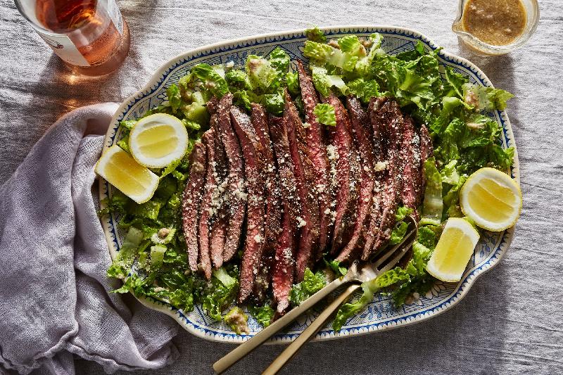 Sezar Salatı Steyk ilə
