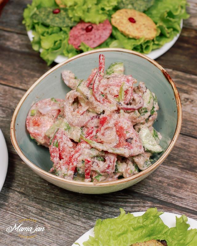 Gürcü salatı 