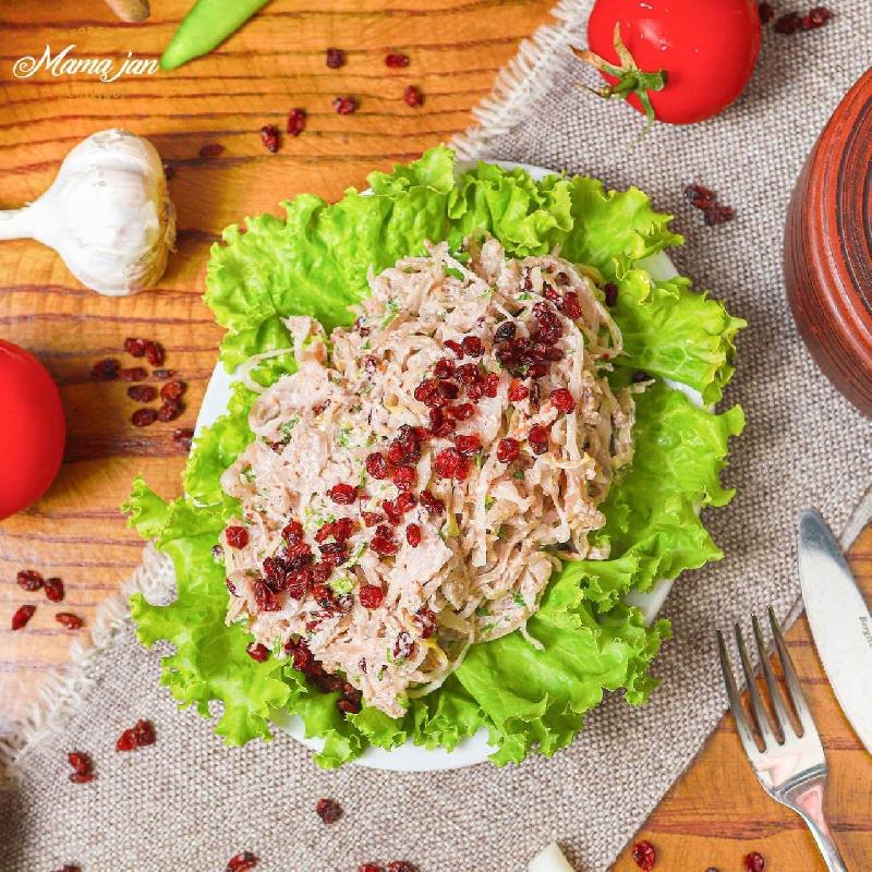 Gürcüsayağı toyuq salatı 