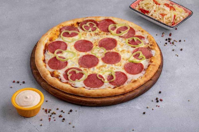 Salami pizza