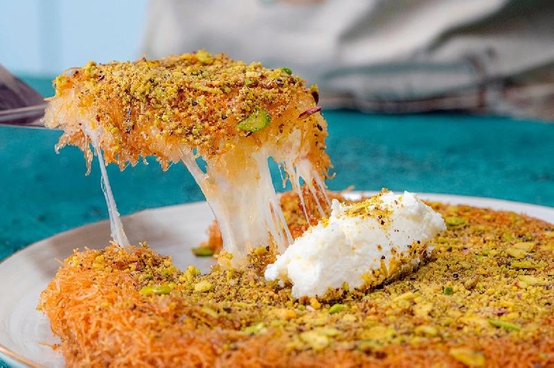 Künəfə qaymaqla