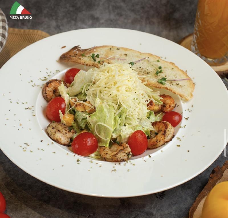 Krevetkalı Sezar salatı