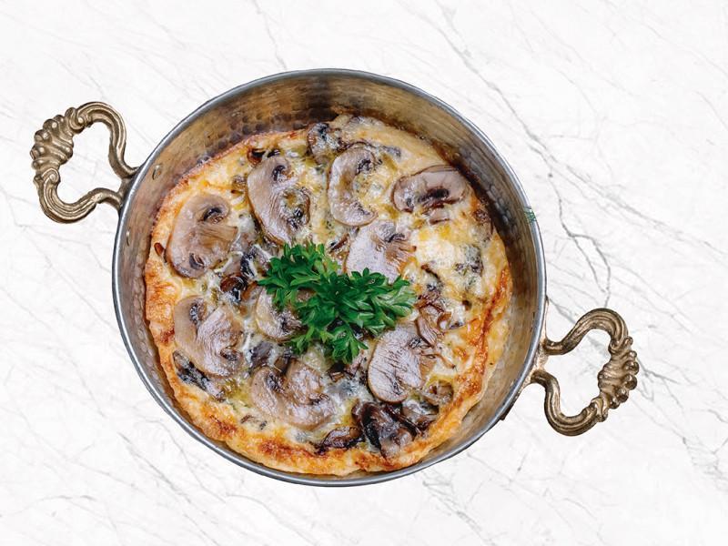 Omlet göbələk ilə