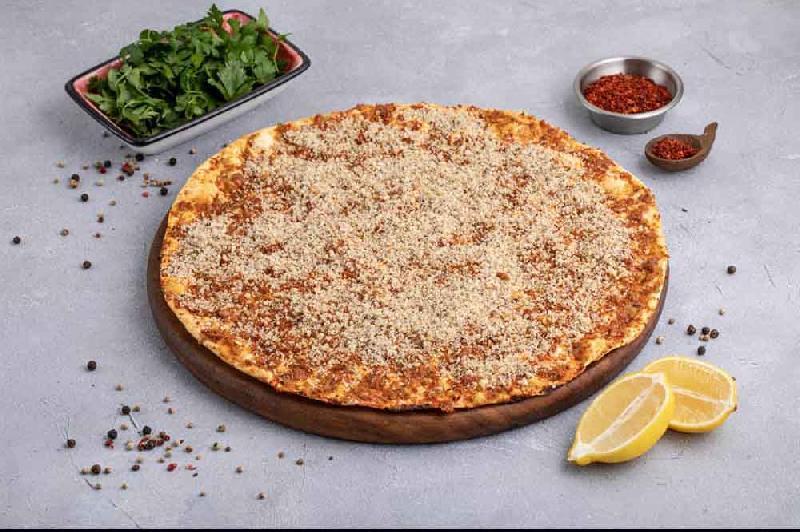 Türk lahmacun ət və qozla
