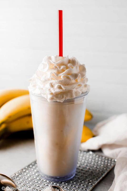 Bananlı və südlü kokteyl