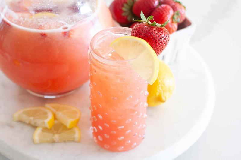 Çiyələk limonadı