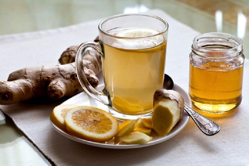 Yaşıl çay zəncəfil və limonla