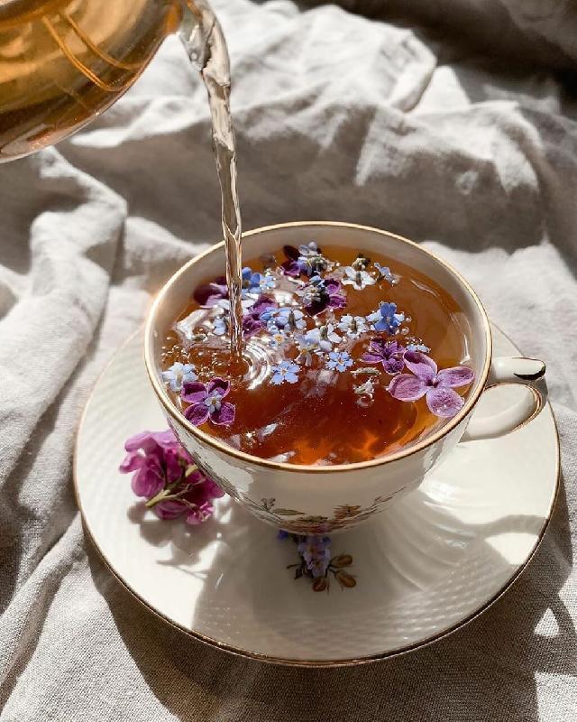 Çay lavanda və çobanyastığı ilə