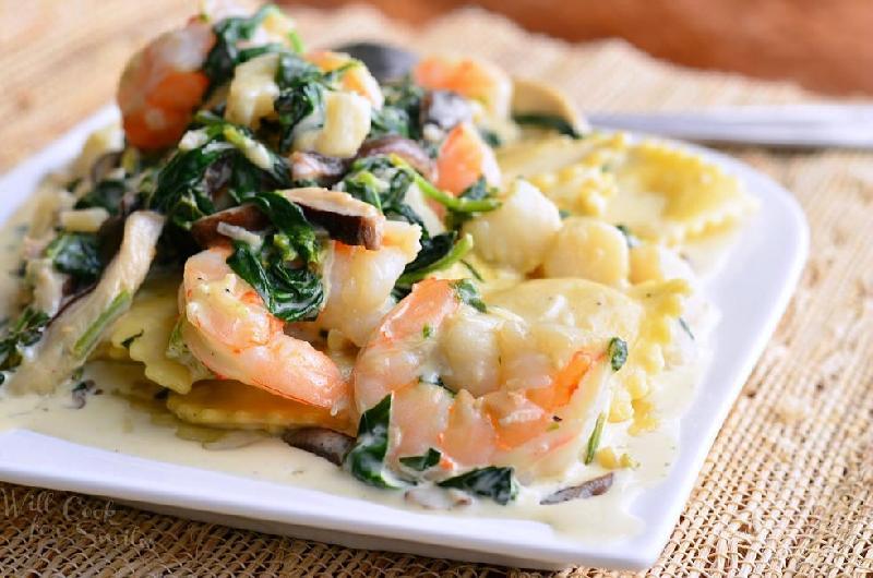 İspanaqlı Ravioli Krevetka Və Mascarpone Pendiri İlə