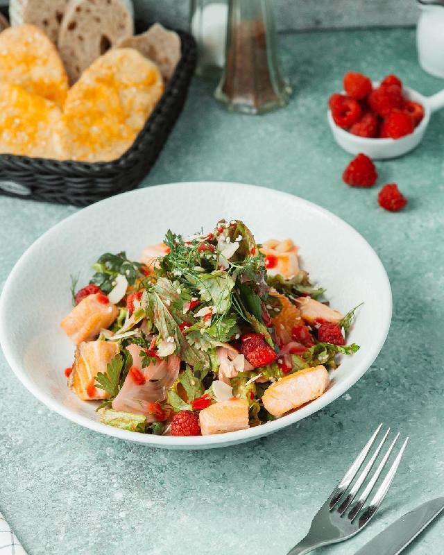 İsti Qızılbalıq Salatı