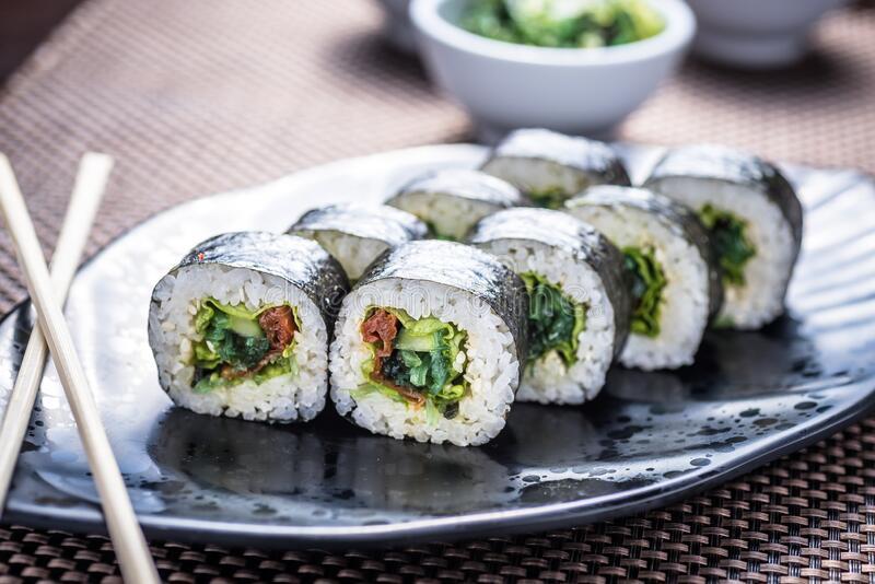 Tomato maki roll