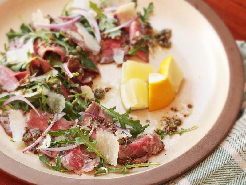 Beef corpaccio capers salatı...